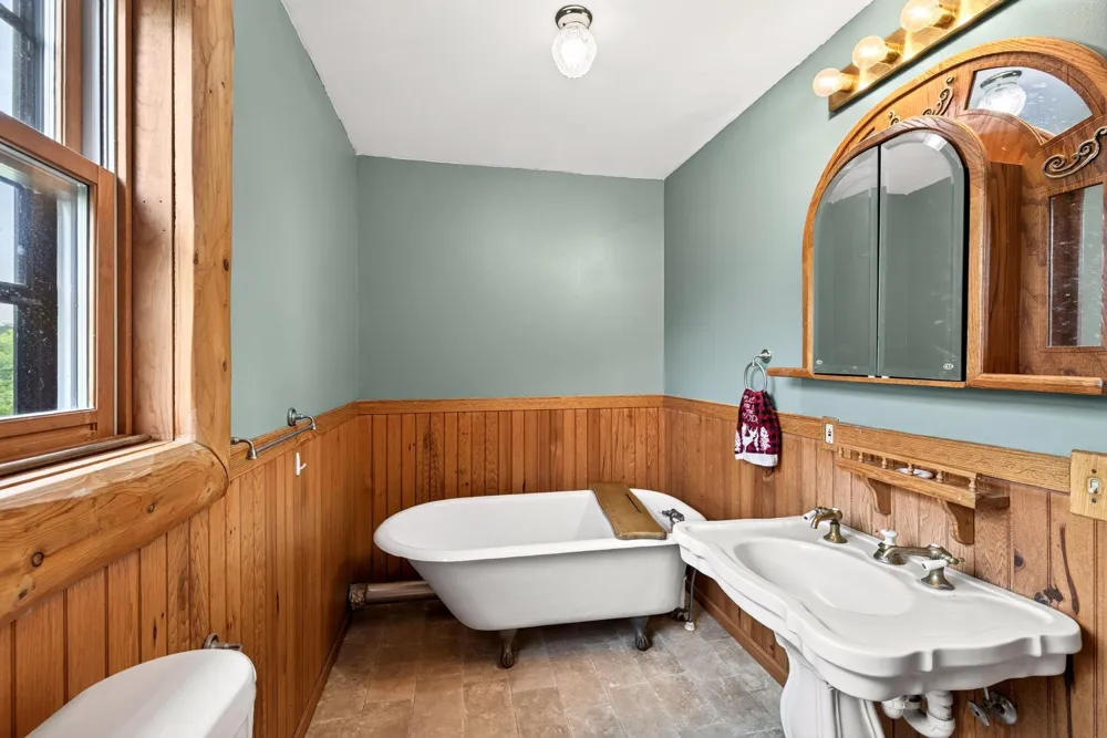 565 Beckman Road La Crescent, MN 55947