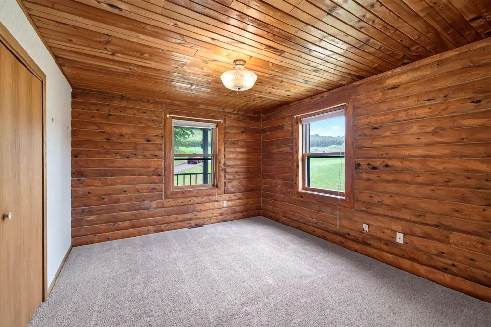 565 Beckman Road La Crescent, MN 55947
