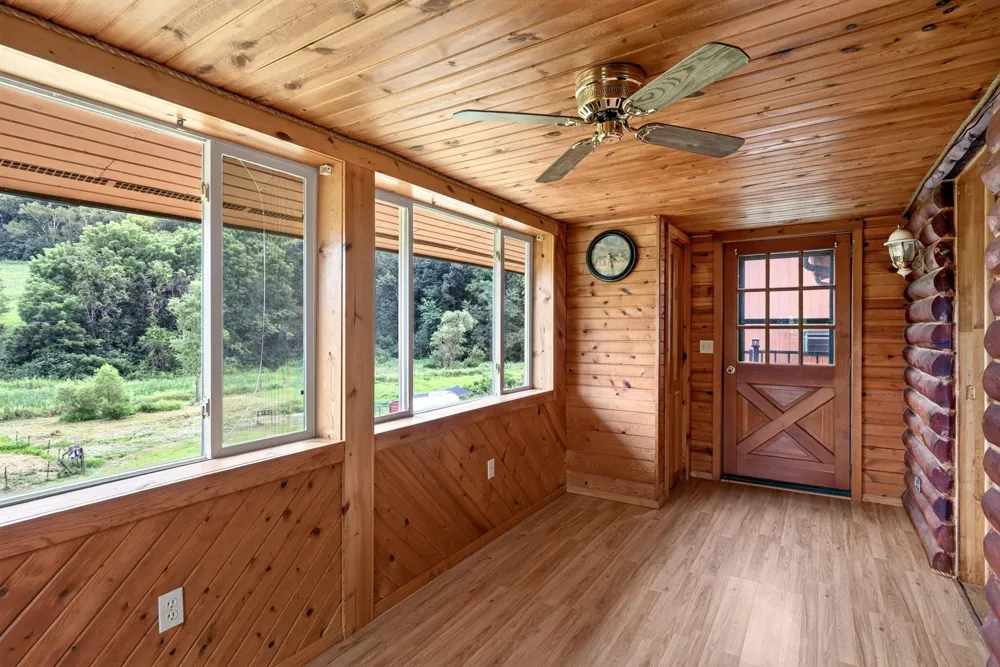 565 Beckman Road La Crescent, MN 55947