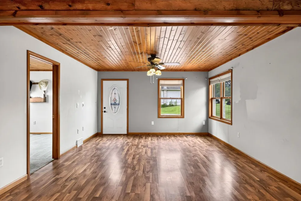 565 Beckman Road La Crescent, MN 55947