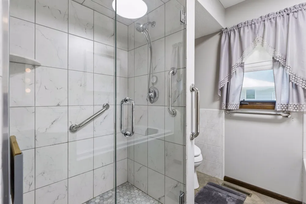 12915 Lone Oak Drive Minnetonka, MN 55305