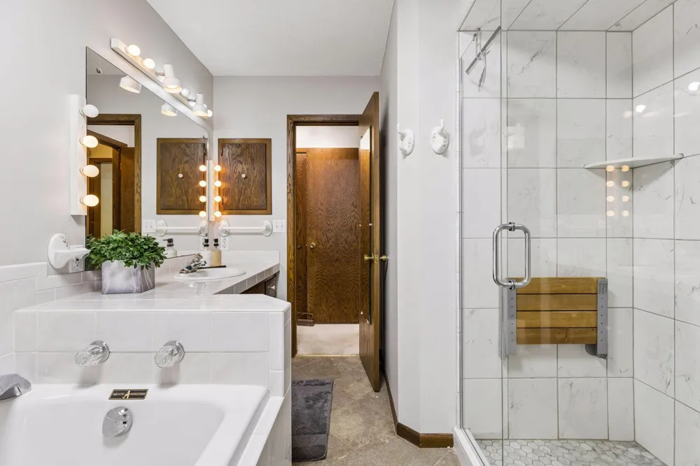 12915 Lone Oak Drive Minnetonka, MN 55305