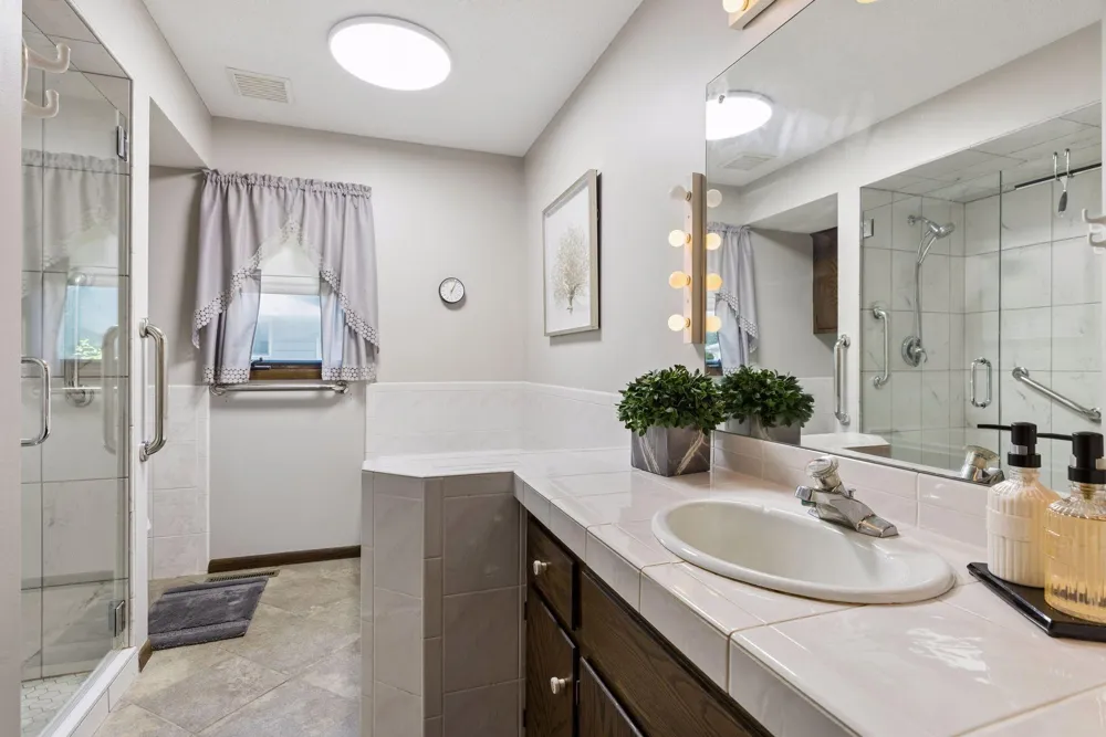 12915 Lone Oak Drive Minnetonka, MN 55305