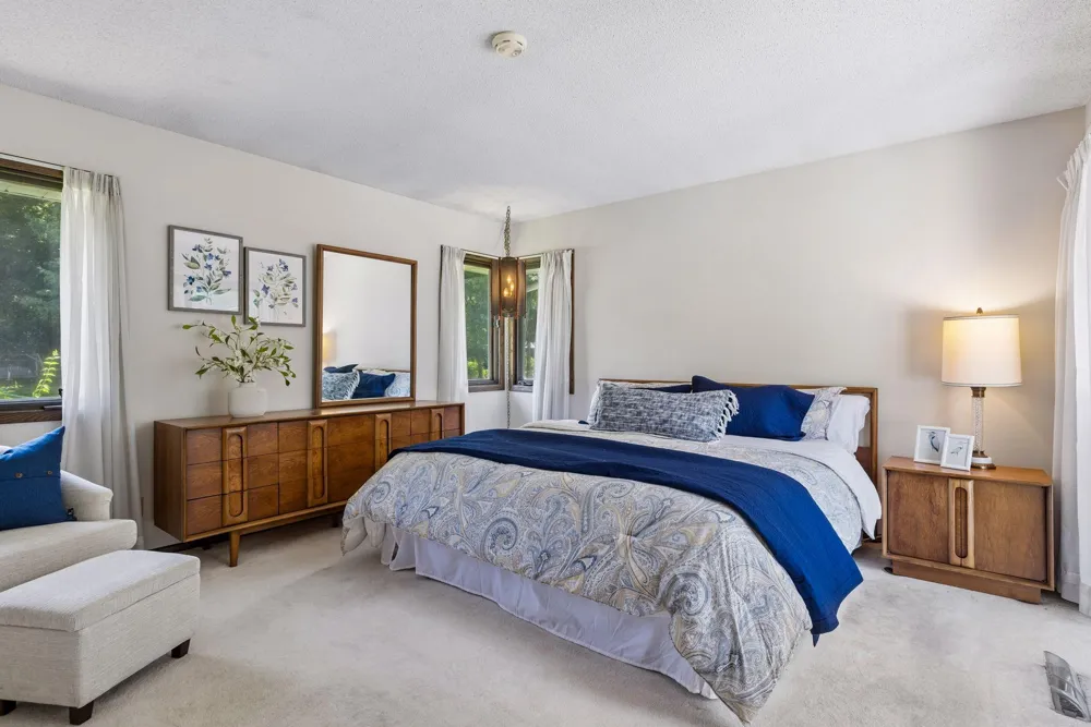 12915 Lone Oak Drive Minnetonka, MN 55305