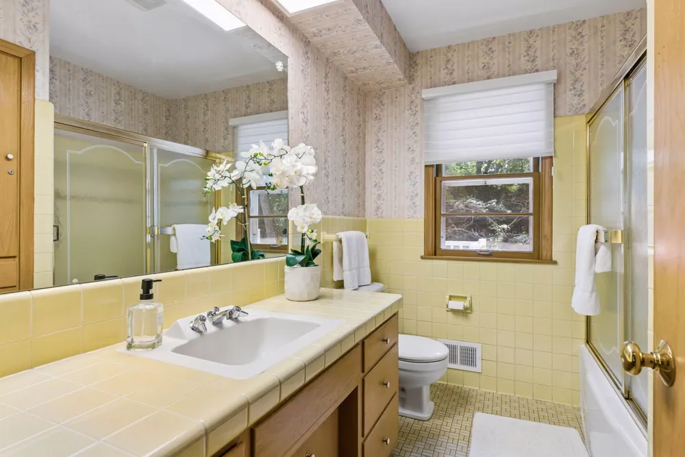 12915 Lone Oak Drive Minnetonka, MN 55305