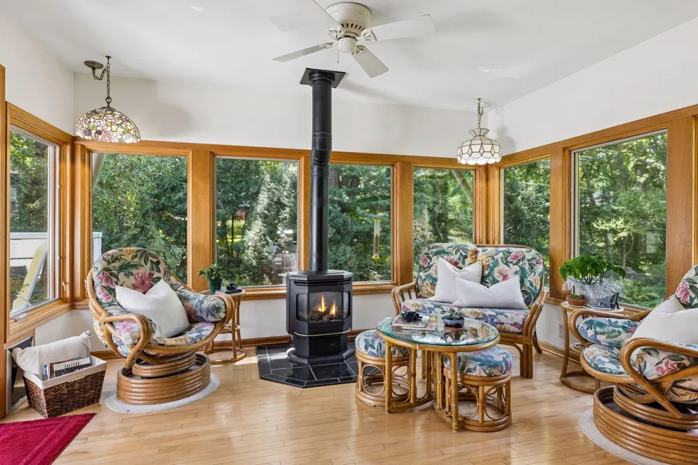 12915 Lone Oak Drive Minnetonka, MN 55305