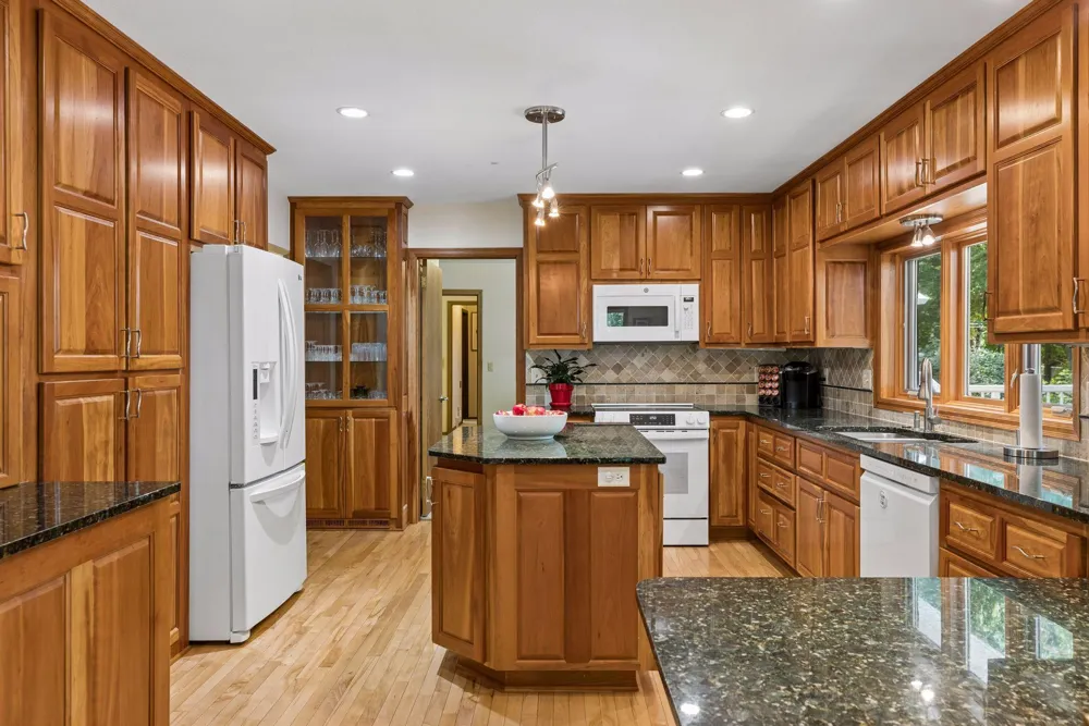 12915 Lone Oak Drive Minnetonka, MN 55305