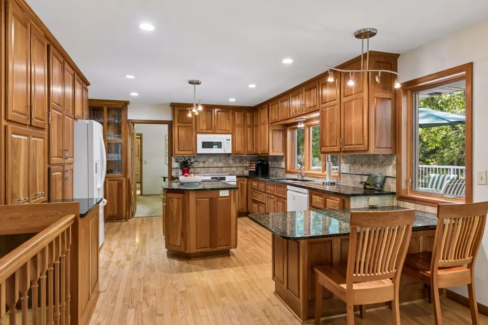 12915 Lone Oak Drive Minnetonka, MN 55305