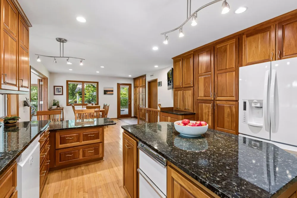 12915 Lone Oak Drive Minnetonka, MN 55305