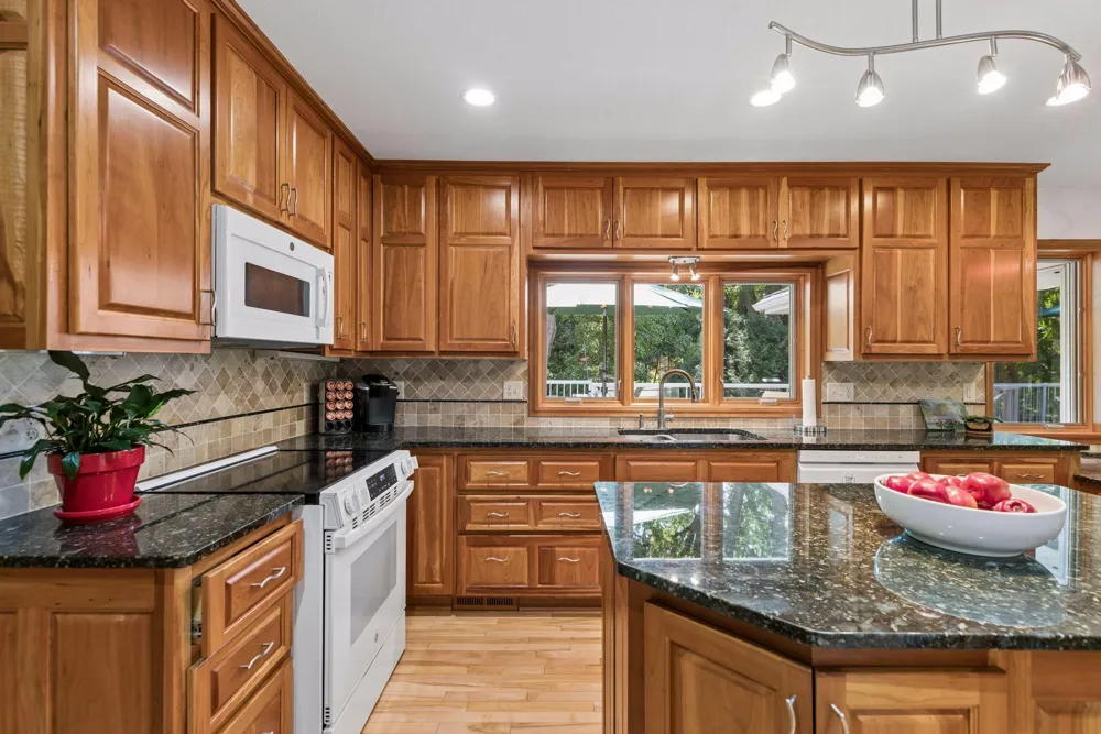 12915 Lone Oak Drive Minnetonka, MN 55305