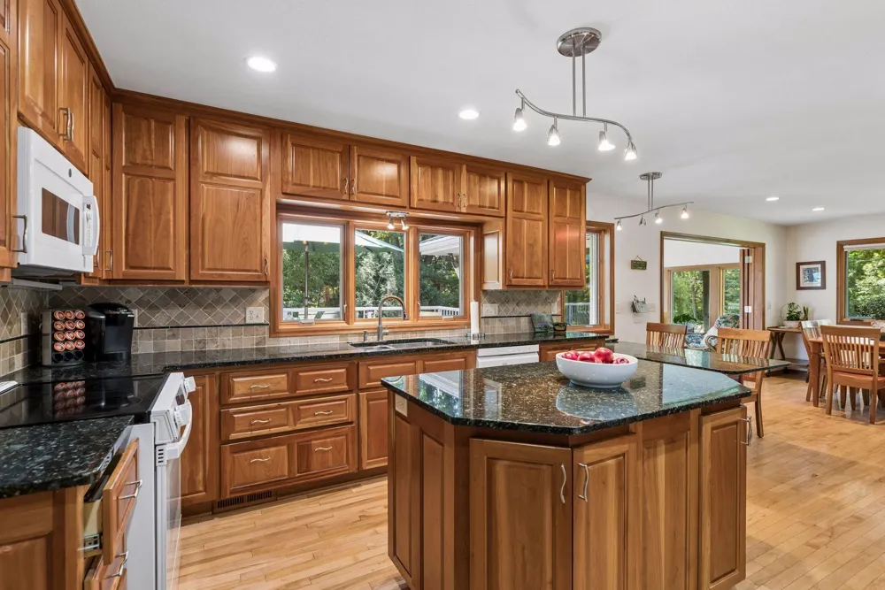 12915 Lone Oak Drive Minnetonka, MN 55305