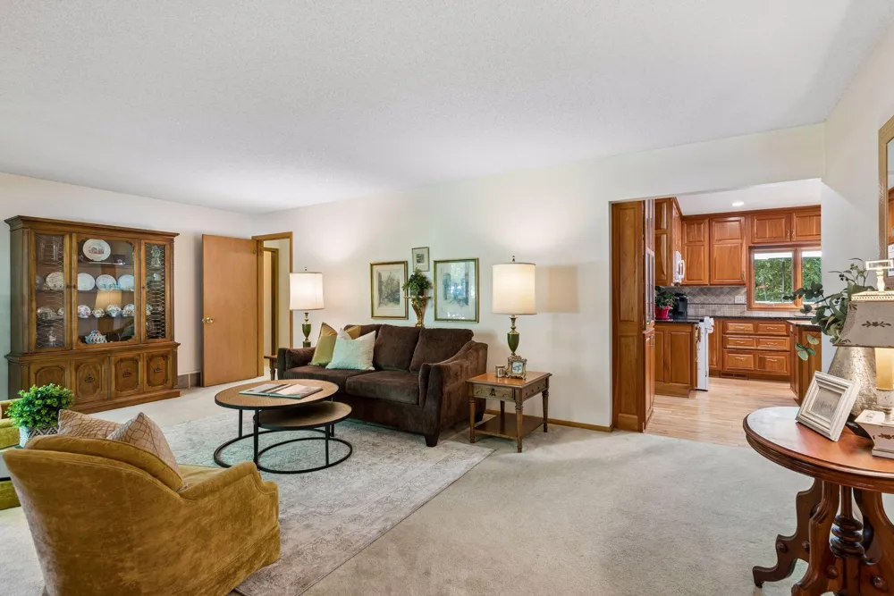 12915 Lone Oak Drive Minnetonka, MN 55305