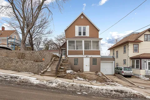 118 1st Street SW