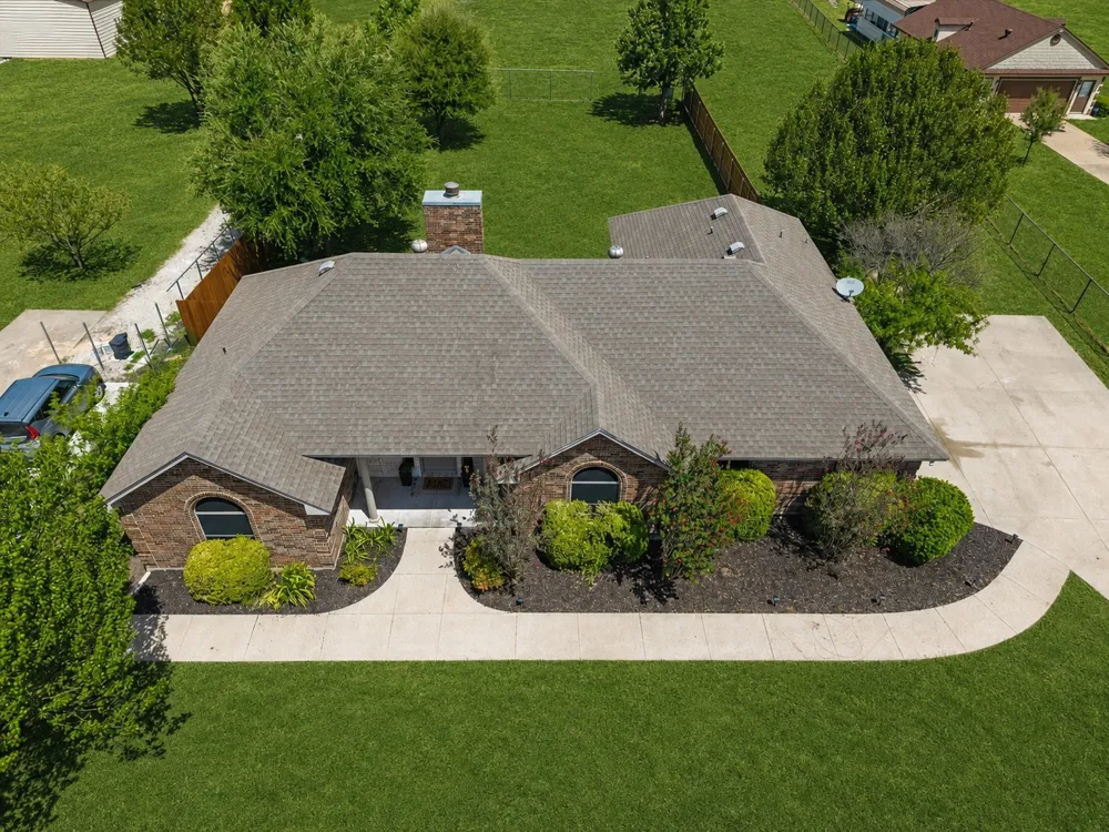 833 Shady Brook Lane Red Oak, TX 75154