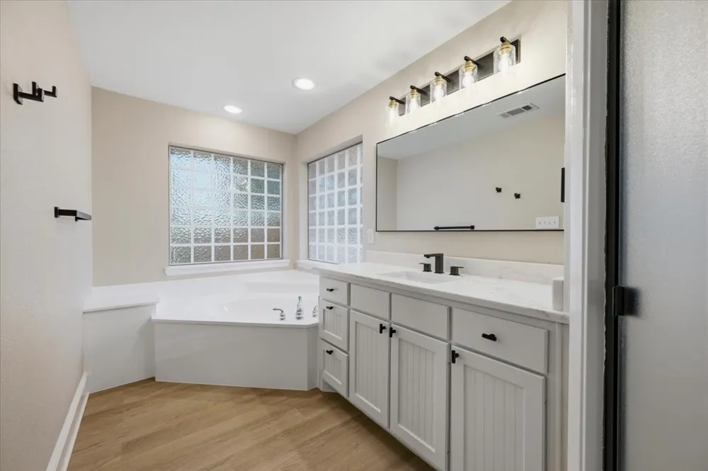 833 Shady Brook Lane Red Oak, TX 75154