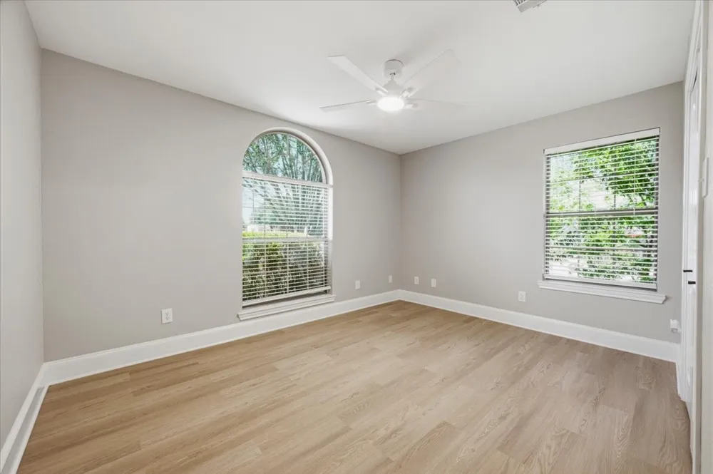833 Shady Brook Lane Red Oak, TX 75154