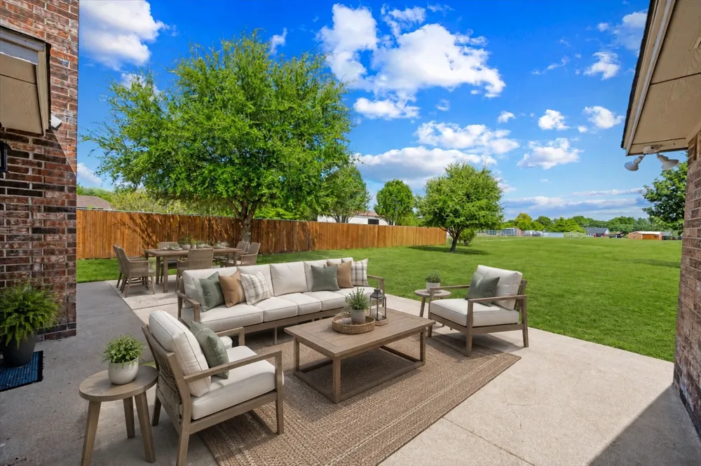 833 Shady Brook Lane Red Oak, TX 75154