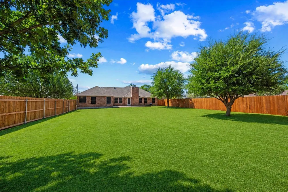 833 Shady Brook Lane Red Oak, TX 75154
