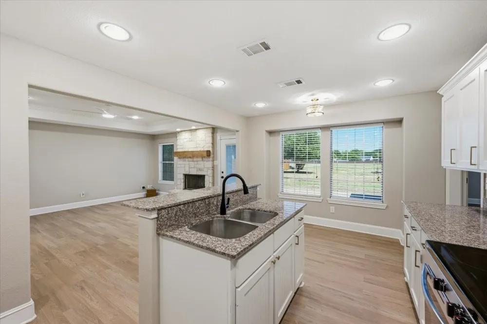 833 Shady Brook Lane Red Oak, TX 75154