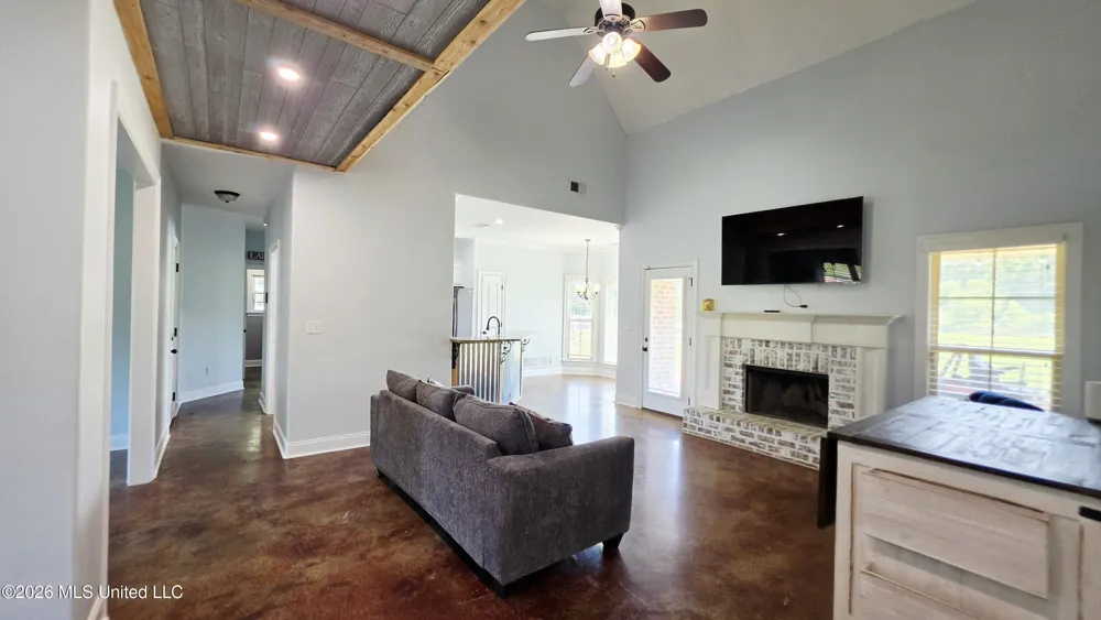 9567 Holly Springs Road Hernando, MS 38632