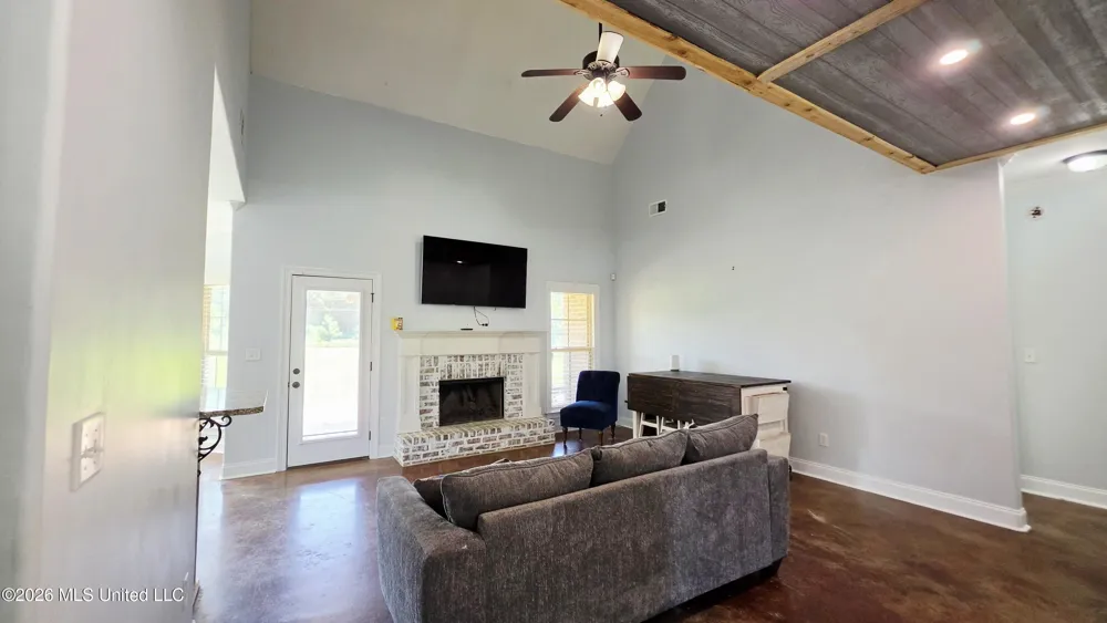9567 Holly Springs Road Hernando, MS 38632
