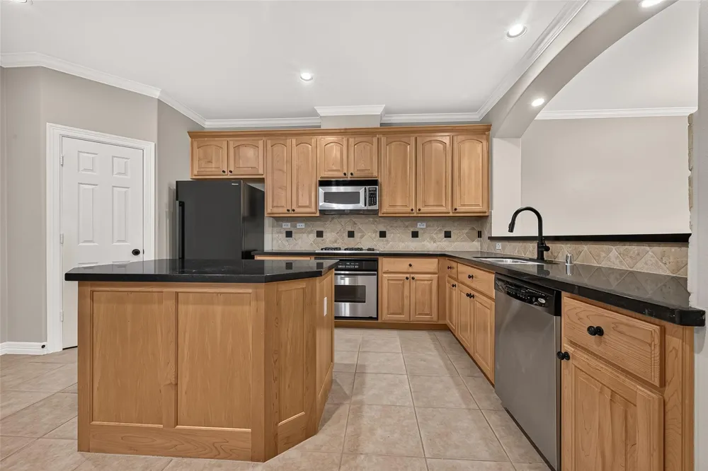 4307 Lake Walk Court Missouri City, TX 77459