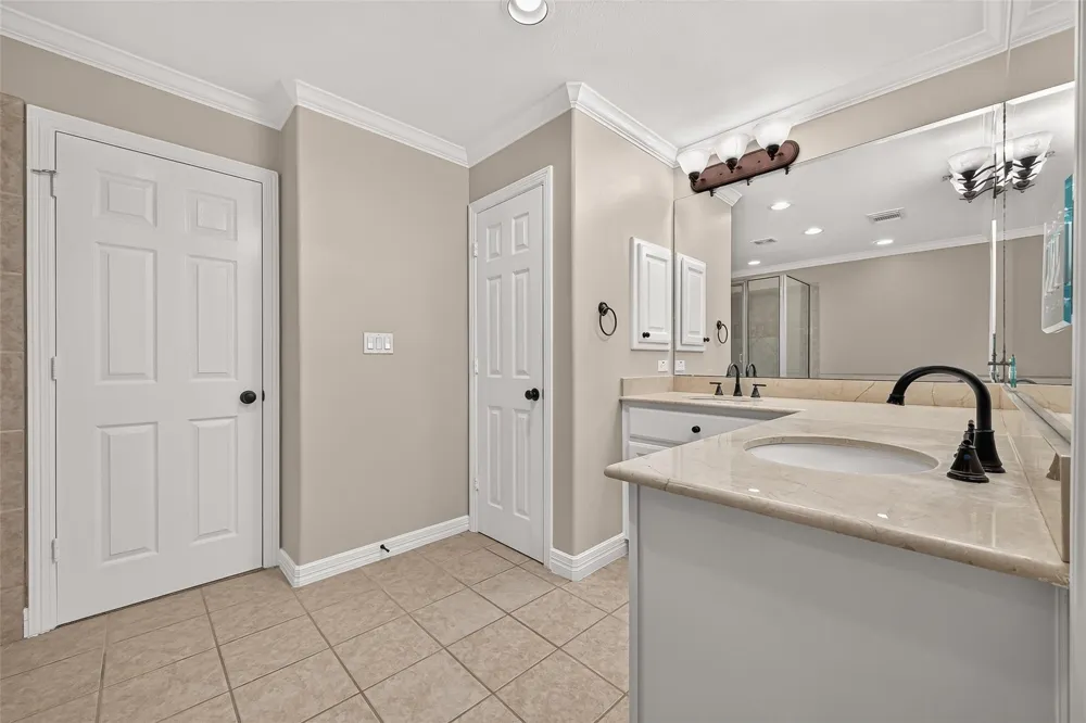 4307 Lake Walk Court Missouri City, TX 77459