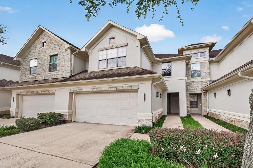 4307 Lake Walk Court Missouri City, TX 77459