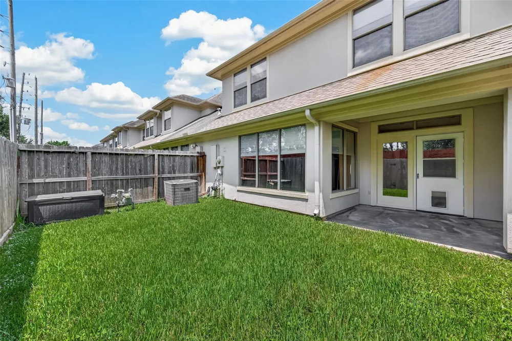 4307 Lake Walk Court Missouri City, TX 77459