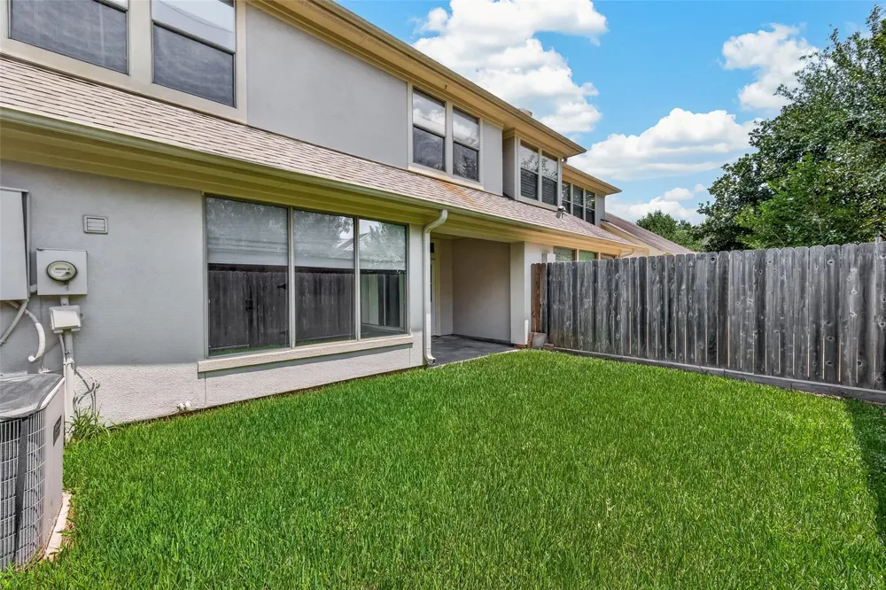 4307 Lake Walk Court Missouri City, TX 77459