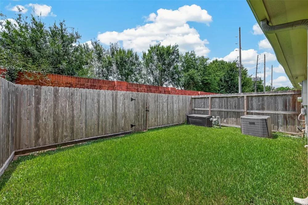 4307 Lake Walk Court Missouri City, TX 77459