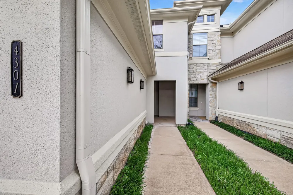 4307 Lake Walk Court Missouri City, TX 77459