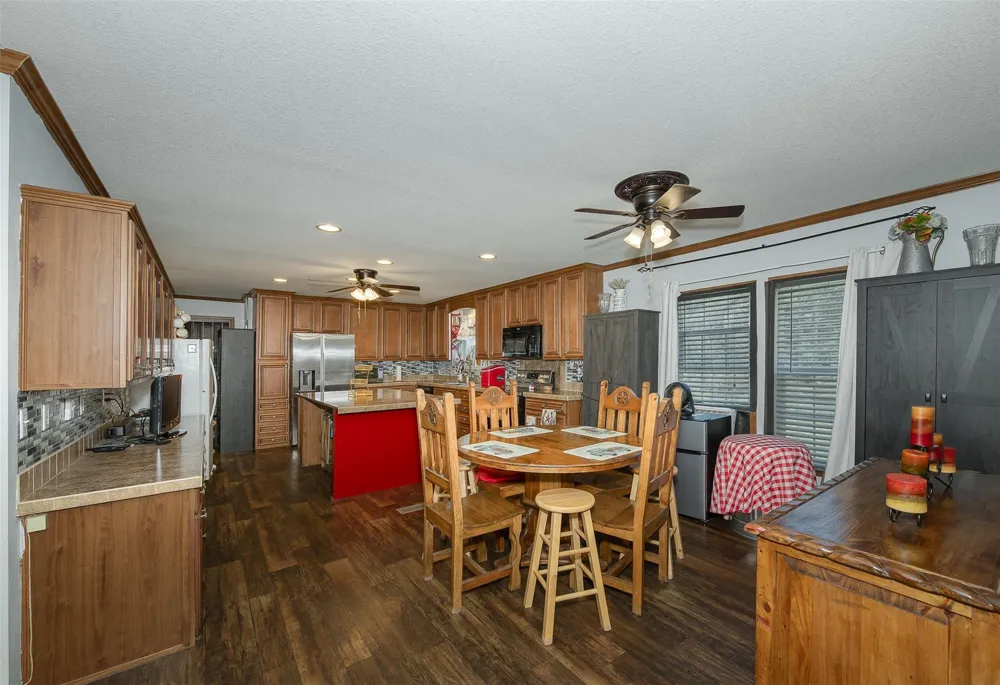 9658 Panther Creek Road Iola, TX 77861