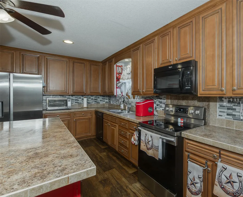 9658 Panther Creek Road Iola, TX 77861