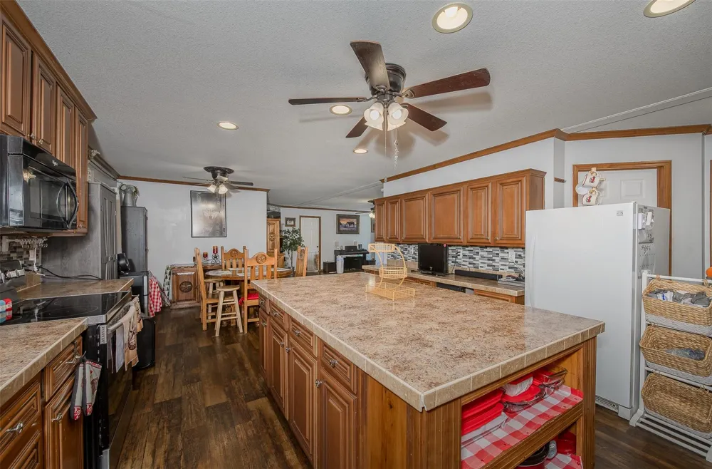 9658 Panther Creek Road Iola, TX 77861