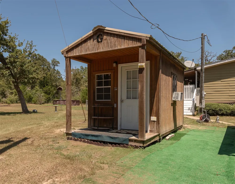 9658 Panther Creek Road Iola, TX 77861