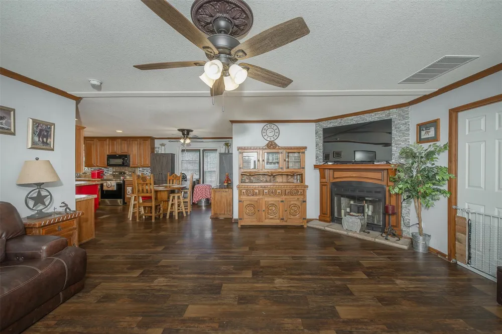 9658 Panther Creek Road Iola, TX 77861