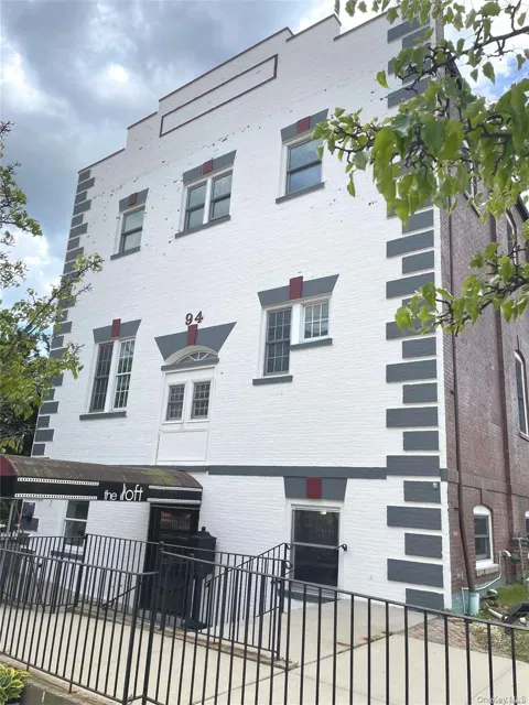 94 4th Ave #314