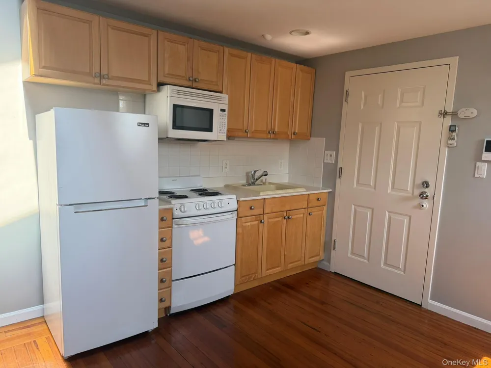 94 4th Ave #314 Bay Shore, NY 11706