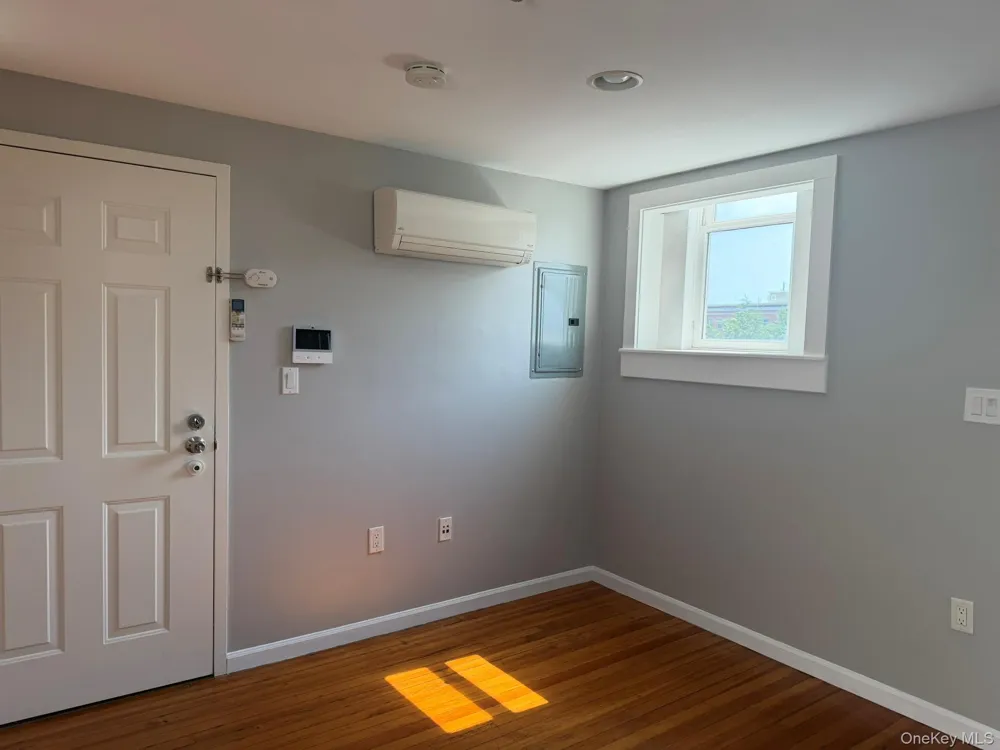 94 4th Ave #314 Bay Shore, NY 11706