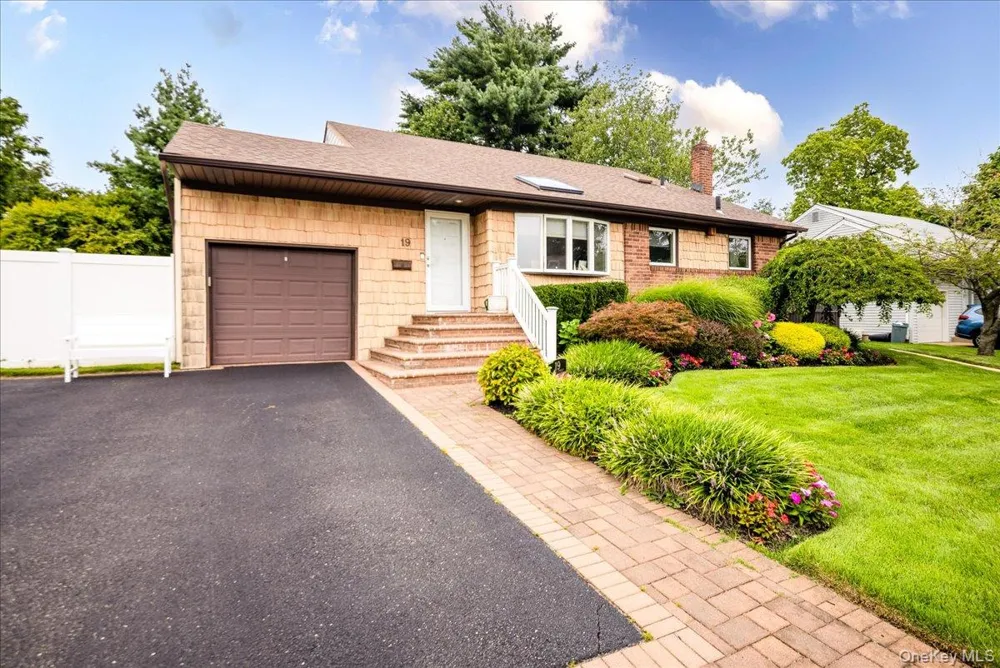 19 Jerold Street Plainview, NY 11803