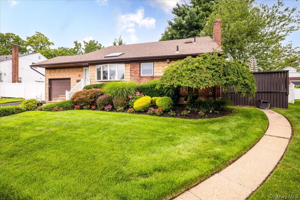 19 Jerold Street Plainview, NY 11803