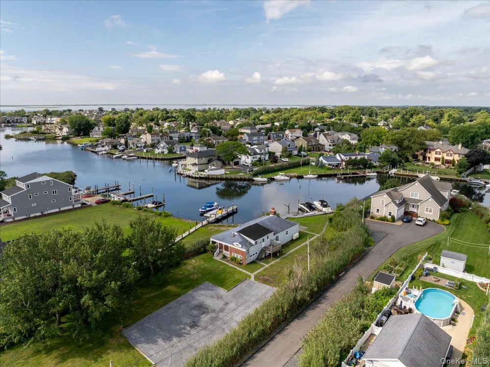 46 Riverdale Avenue Massapequa, NY 11758