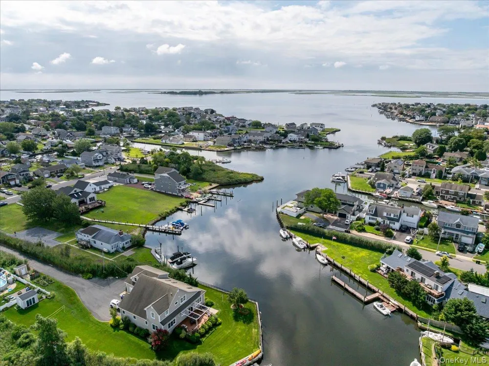 46 Riverdale Avenue Massapequa, NY 11758