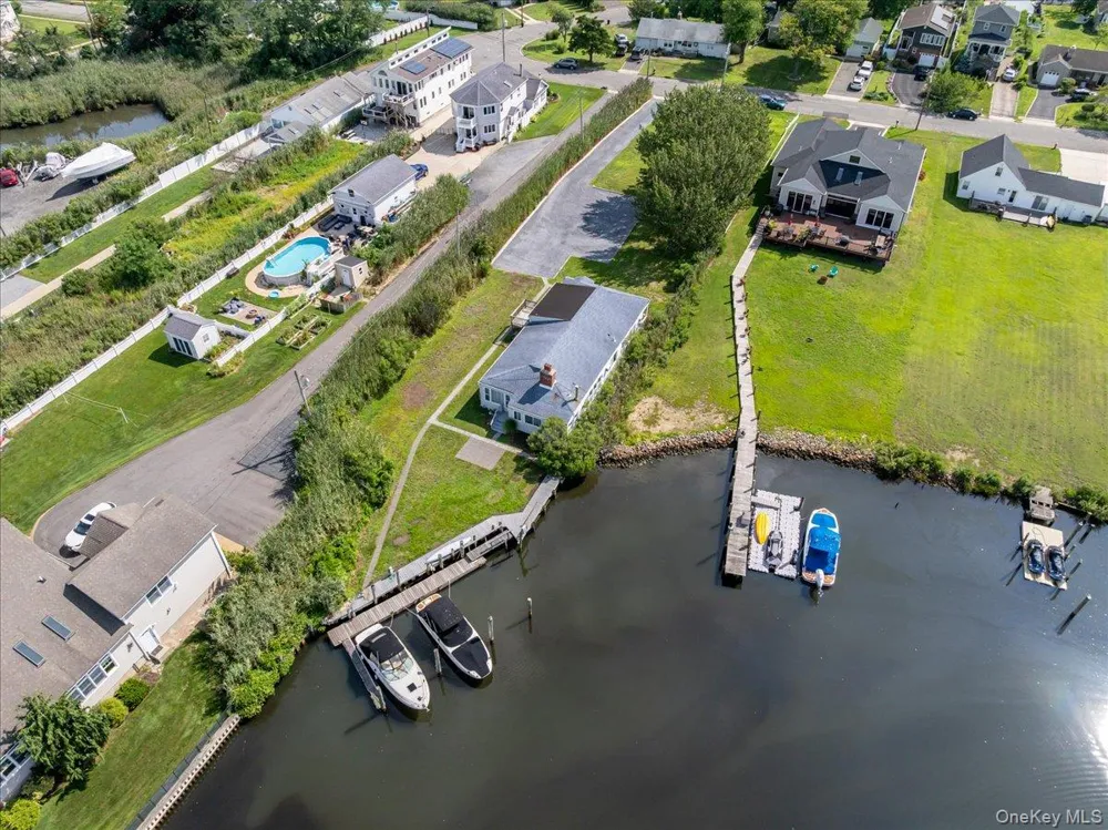 46 Riverdale Avenue Massapequa, NY 11758