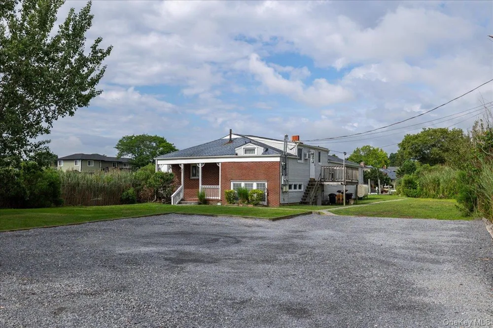 46 Riverdale Avenue Massapequa, NY 11758