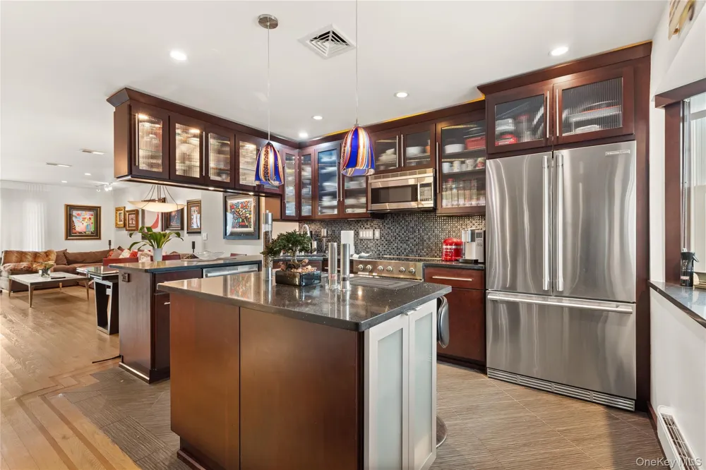 158 Harbor S Amityville, NY 11701