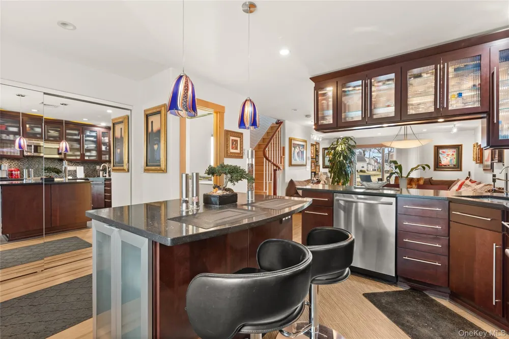 158 Harbor S Amityville, NY 11701