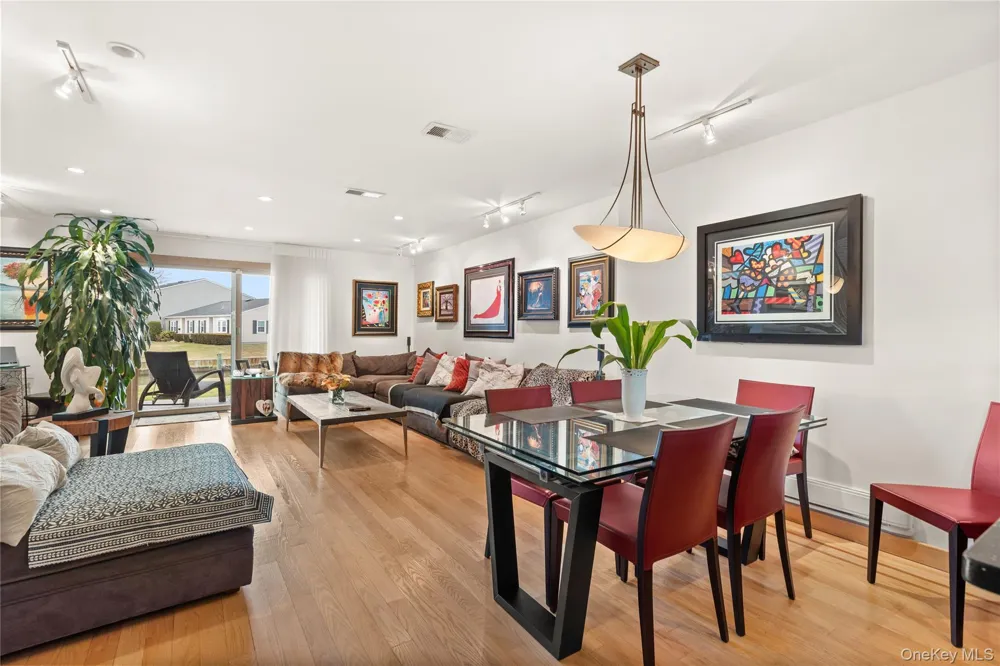 158 Harbor S Amityville, NY 11701