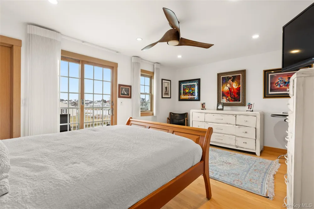 158 Harbor S Amityville, NY 11701